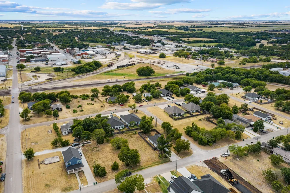 205 Garfield Street McGregor, TX 76657