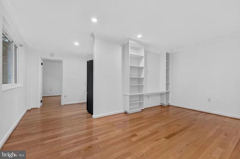 4114 NW DAVIS PLACE NW #118 Washington, DC 20007