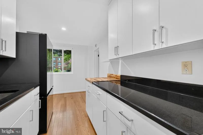 4114 NW DAVIS PLACE NW #118 Washington, DC 20007