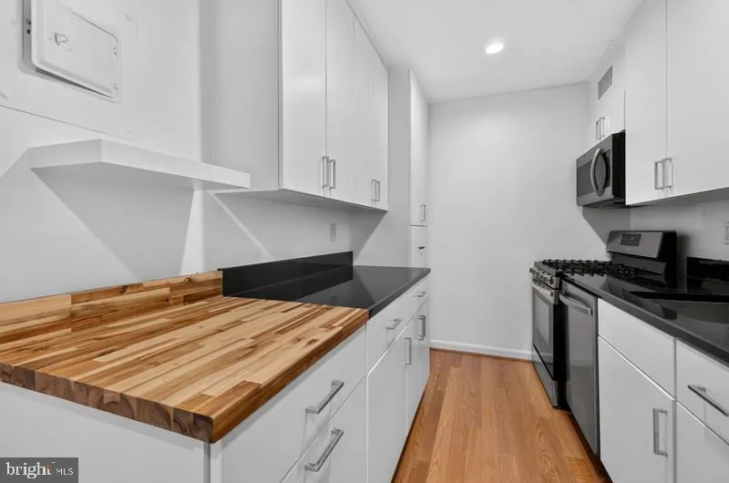 4114 NW DAVIS PLACE NW #118 Washington, DC 20007