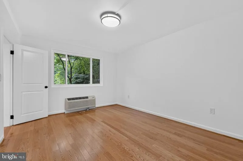 4114 NW DAVIS PLACE NW #118 Washington, DC 20007
