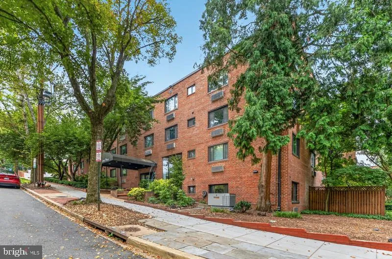 4114 NW DAVIS PLACE NW #118 Washington, DC 20007