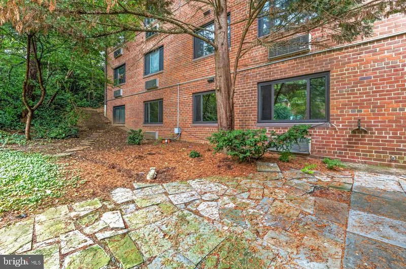 4114 NW DAVIS PLACE NW #118 Washington, DC 20007