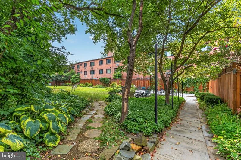 4114 NW DAVIS PLACE NW #118 Washington, DC 20007