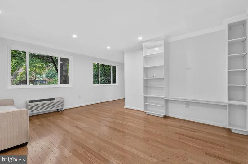 4114 NW DAVIS PLACE NW #118 Washington, DC 20007