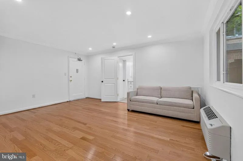 4114 NW DAVIS PLACE NW #118 Washington, DC 20007