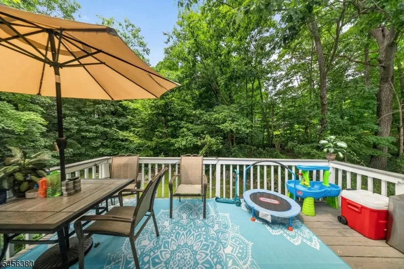5 Lawrence Dr Vernon, NJ 07422