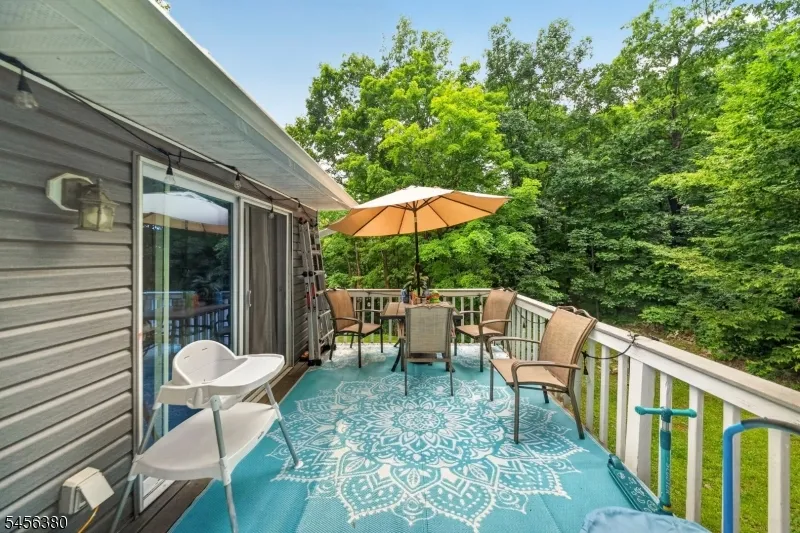 5 Lawrence Dr Vernon, NJ 07422