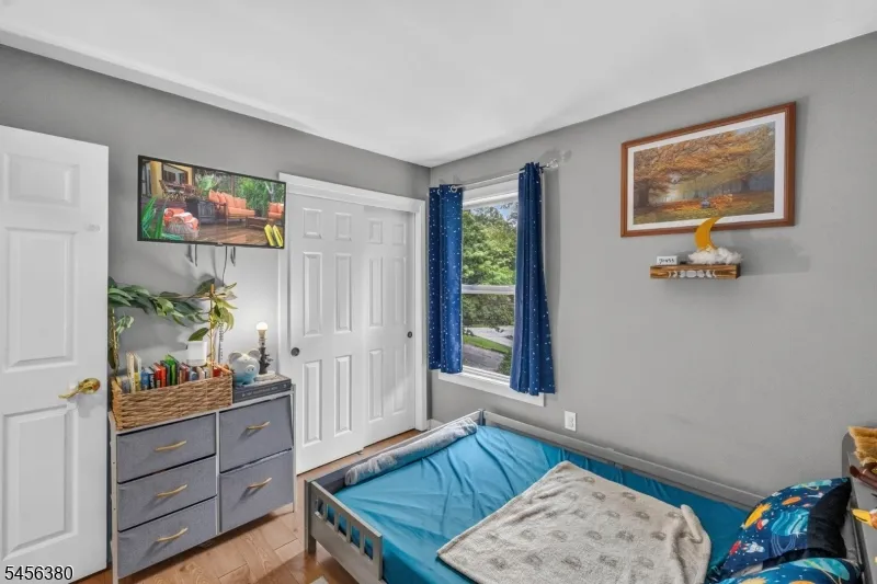 5 Lawrence Dr Vernon, NJ 07422