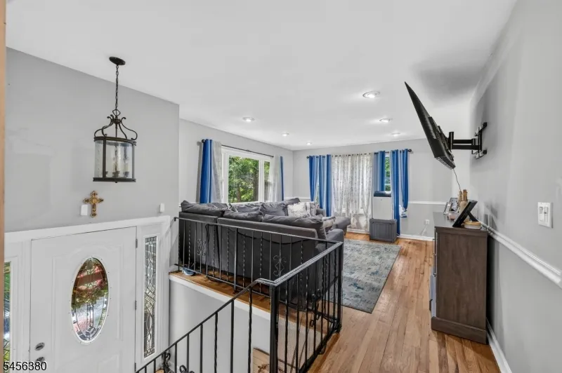 5 Lawrence Dr Vernon, NJ 07422