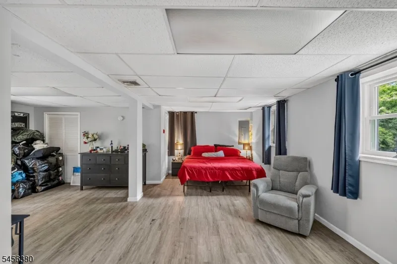 5 Lawrence Dr Vernon, NJ 07422