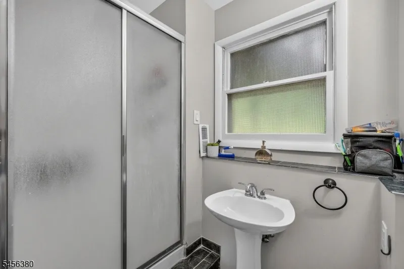 5 Lawrence Dr Vernon, NJ 07422