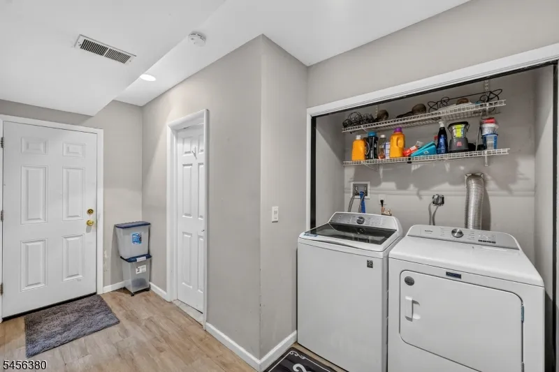 5 Lawrence Dr Vernon, NJ 07422