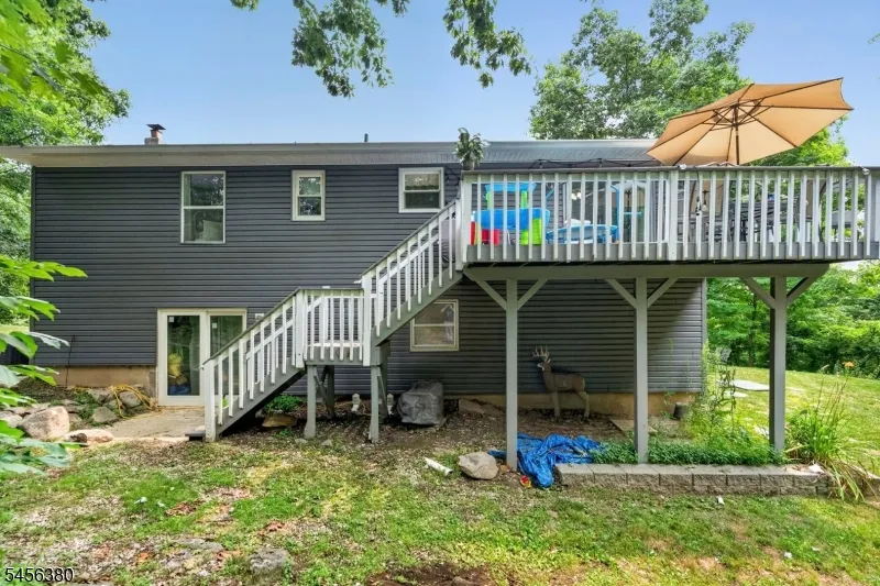 5 Lawrence Dr Vernon, NJ 07422