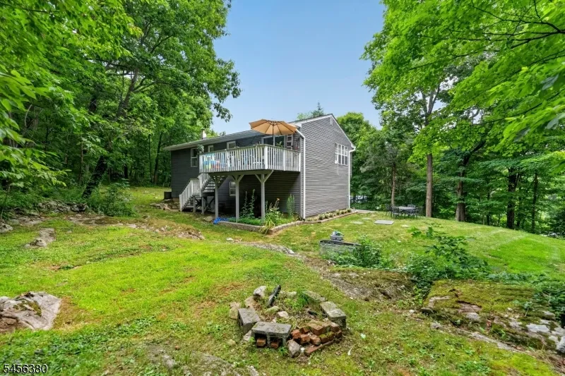 5 Lawrence Dr Vernon, NJ 07422