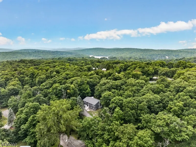 5 Lawrence Dr Vernon, NJ 07422