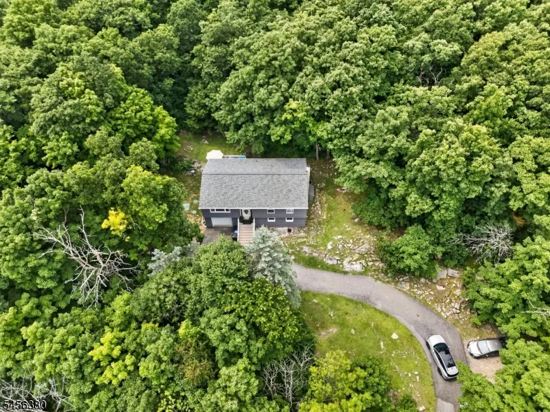 5 Lawrence Dr Vernon, NJ 07422
