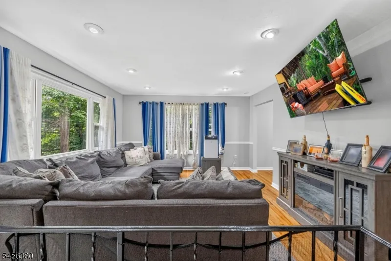5 Lawrence Dr Vernon, NJ 07422