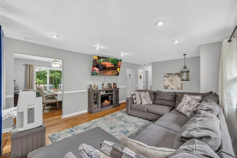5 Lawrence Dr Vernon, NJ 07422