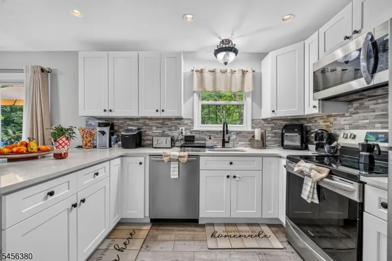 5 Lawrence Dr Vernon, NJ 07422