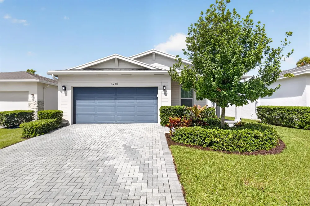 6710 POINTE OF WOODS DRIVE West Palm Beach, FL 33413