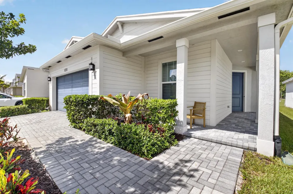 6710 POINTE OF WOODS DRIVE West Palm Beach, FL 33413