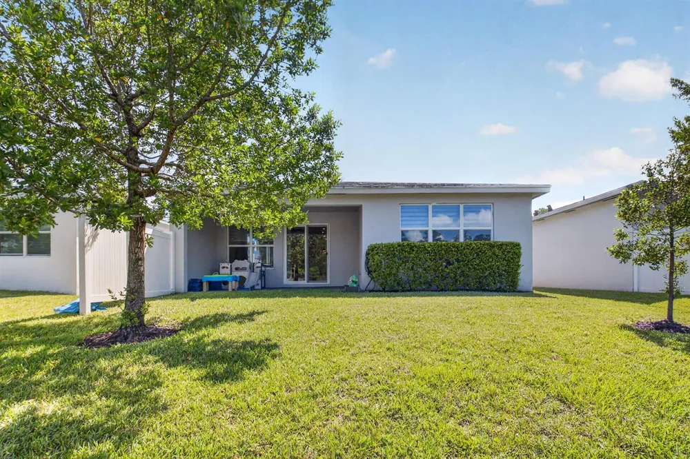 6710 POINTE OF WOODS DRIVE West Palm Beach, FL 33413