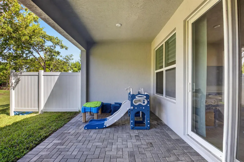 6710 POINTE OF WOODS DRIVE West Palm Beach, FL 33413