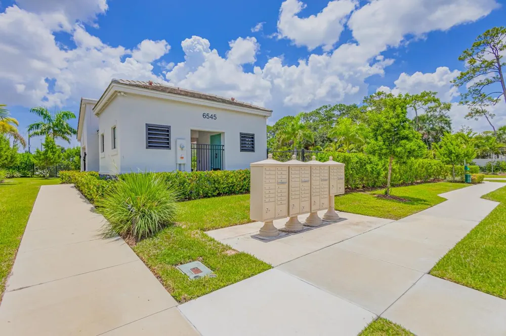 6710 POINTE OF WOODS DRIVE West Palm Beach, FL 33413
