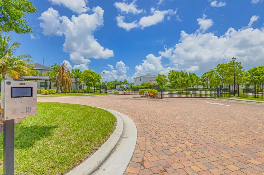6710 POINTE OF WOODS DRIVE West Palm Beach, FL 33413