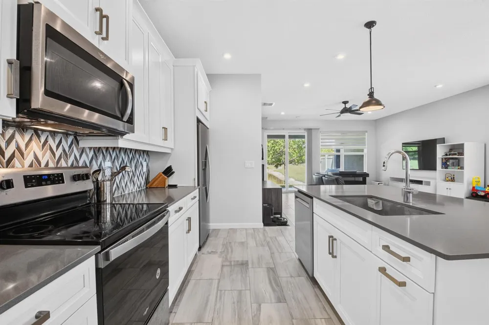 6710 POINTE OF WOODS DRIVE West Palm Beach, FL 33413