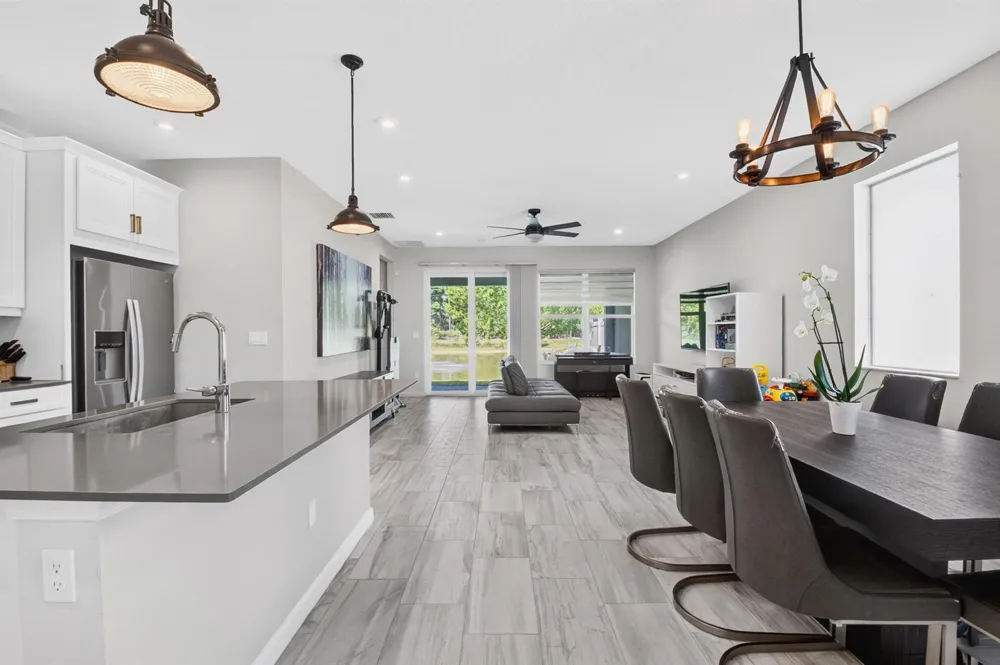 6710 POINTE OF WOODS DRIVE West Palm Beach, FL 33413