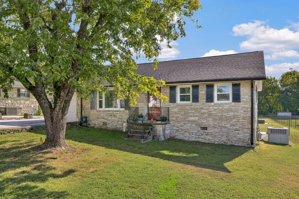 133 High Ave Fayetteville, TN 37334