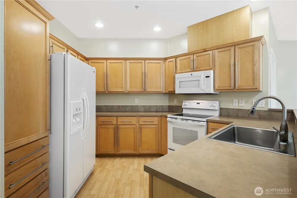 10515 221st Lane NE #102 Redmond, WA 98053