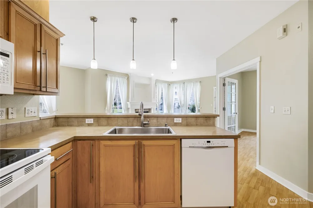 10515 221st Lane NE #102 Redmond, WA 98053