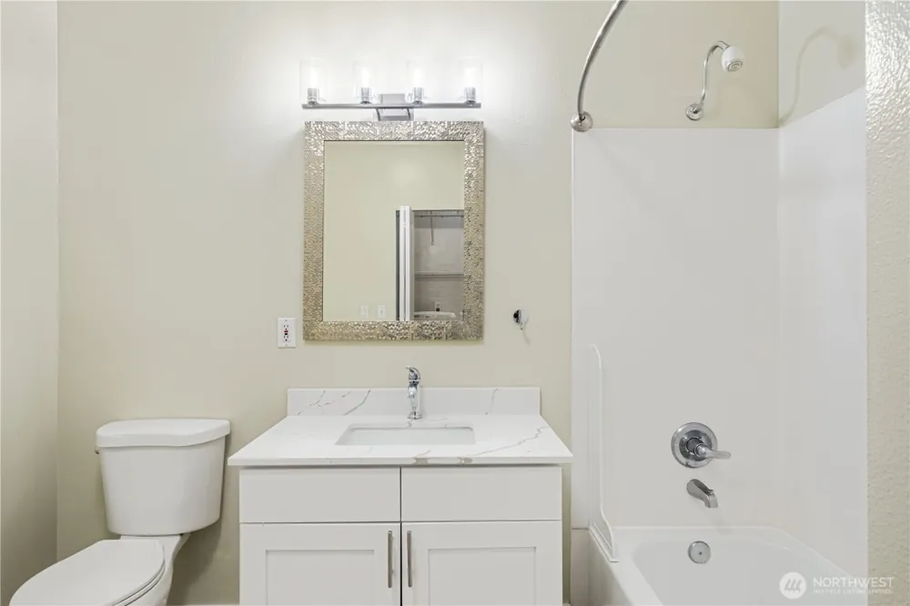 10515 221st Lane NE #102 Redmond, WA 98053