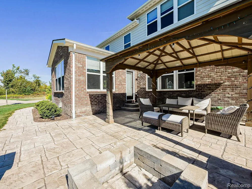 23431 S Crooked Tree Court Lyon Charter Township, MI 48178