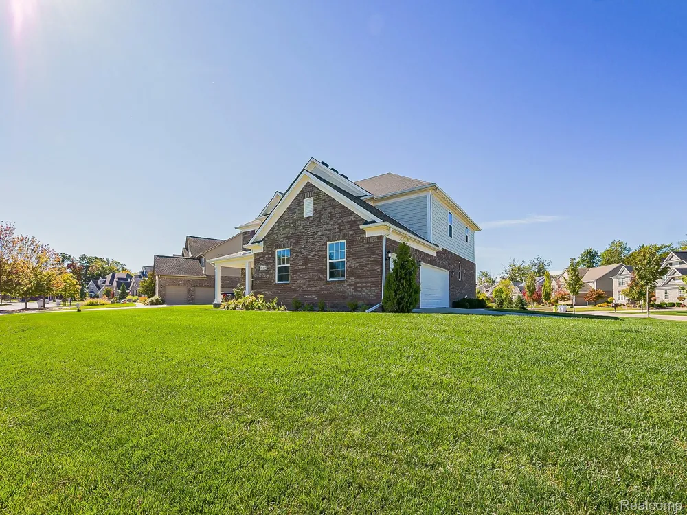 23431 S Crooked Tree Court Lyon Charter Township, MI 48178