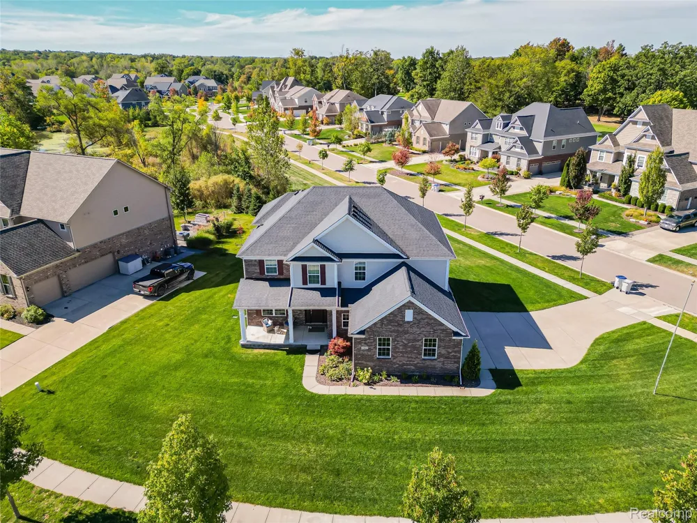 23431 S Crooked Tree Court Lyon Charter Township, MI 48178