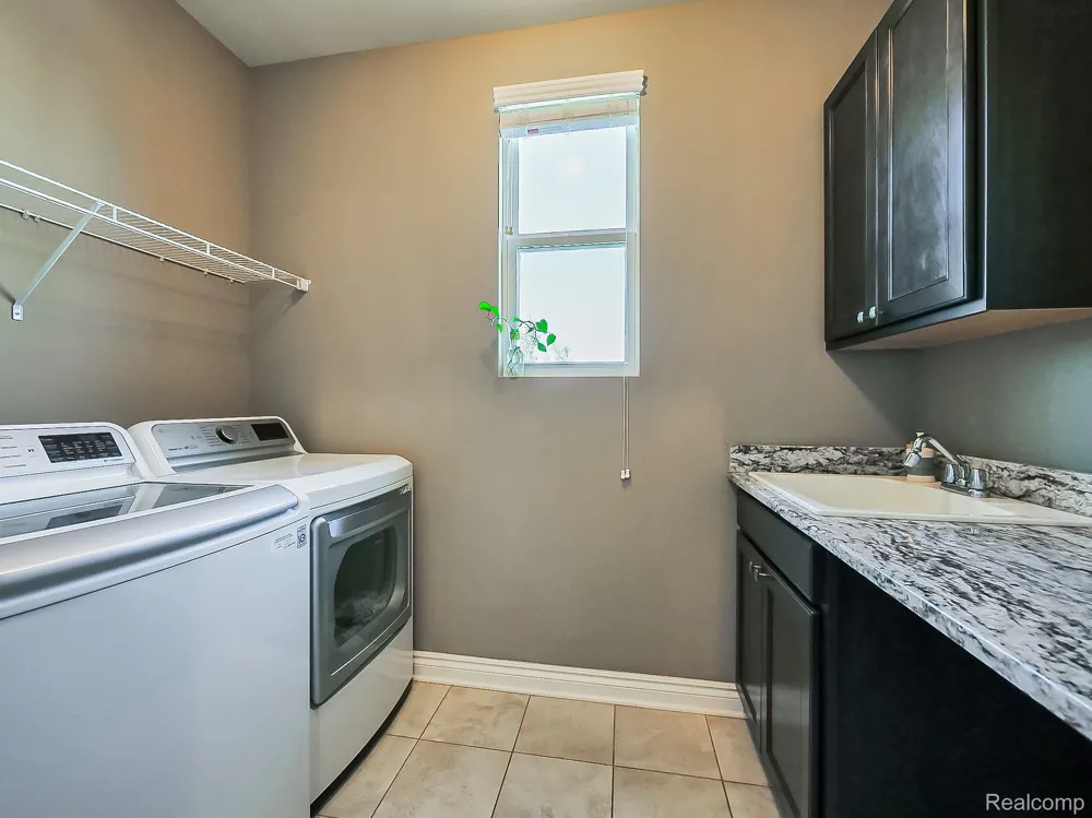 23431 S Crooked Tree Court Lyon Charter Township, MI 48178