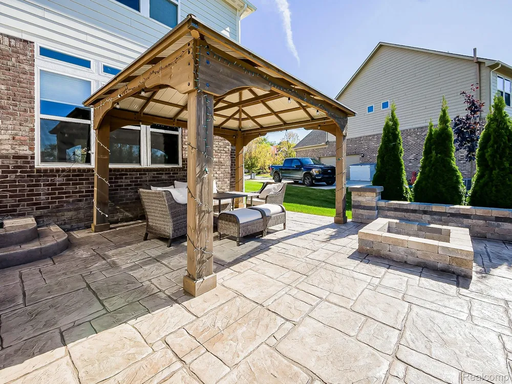 23431 S Crooked Tree Court Lyon Charter Township, MI 48178