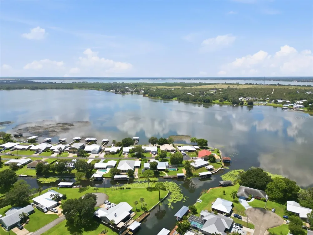 186 MANDOLIN DRIVE Lake Placid, FL 33852