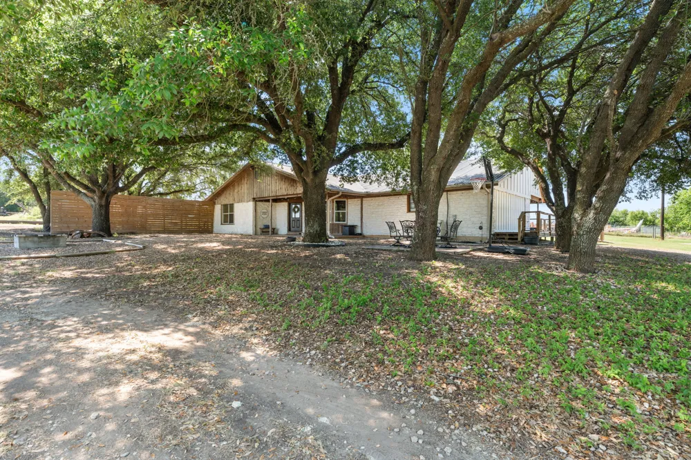 1421 Fm 1660 Hutto, TX 78634