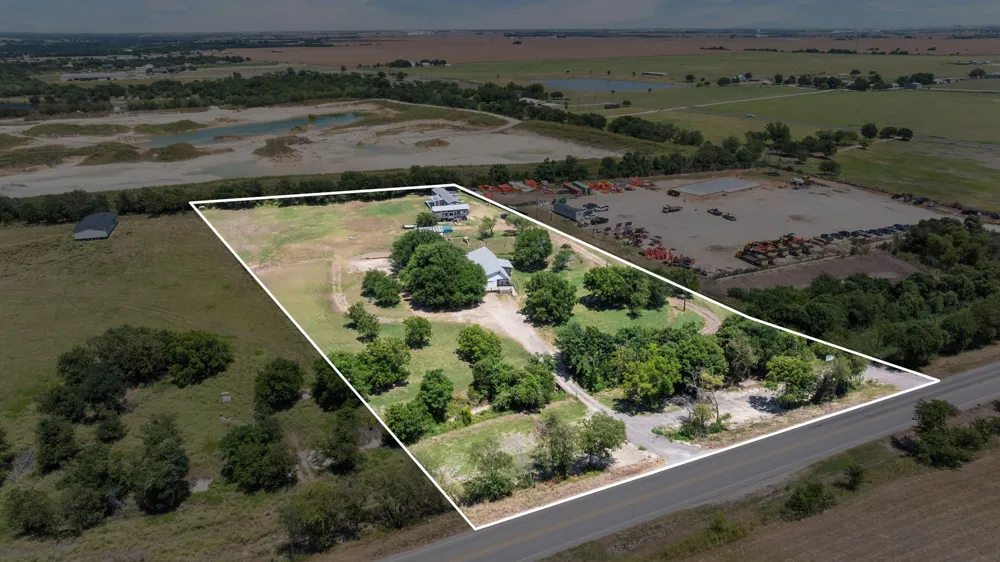 1421 Fm 1660 Hutto, TX 78634