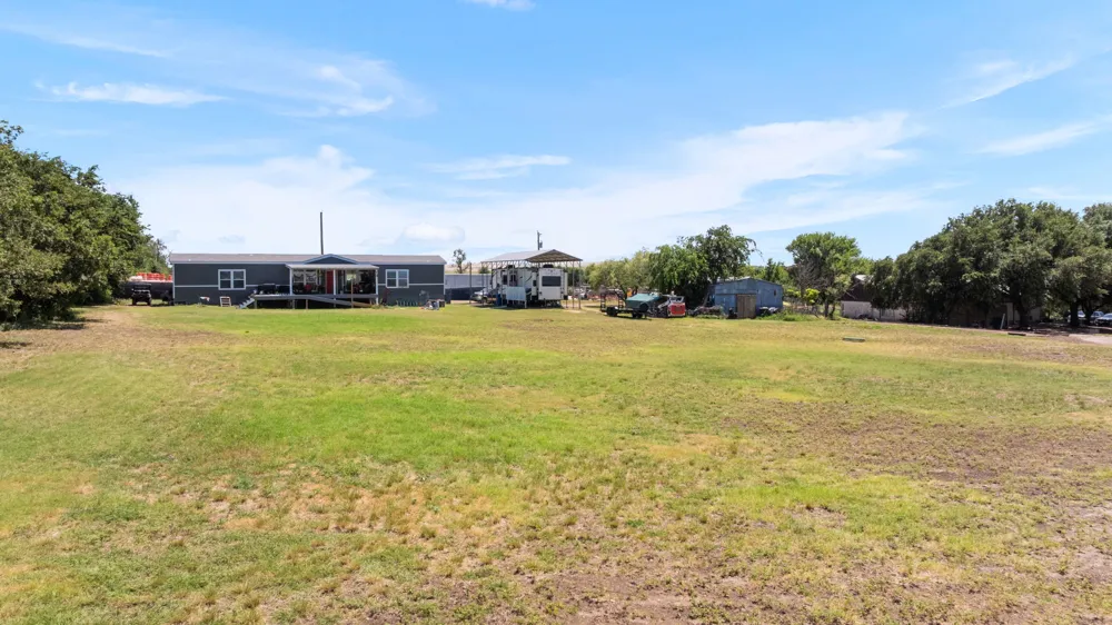 1421 Fm 1660 Hutto, TX 78634