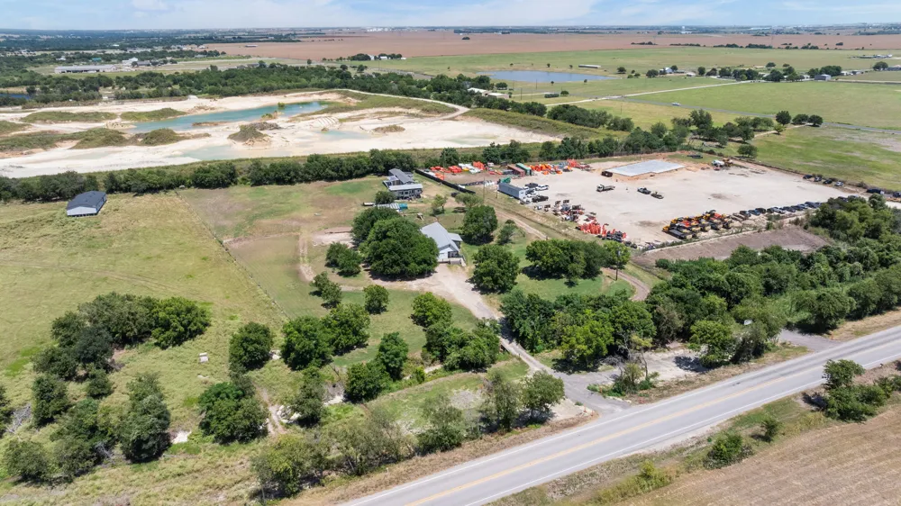 1421 Fm 1660 Hutto, TX 78634