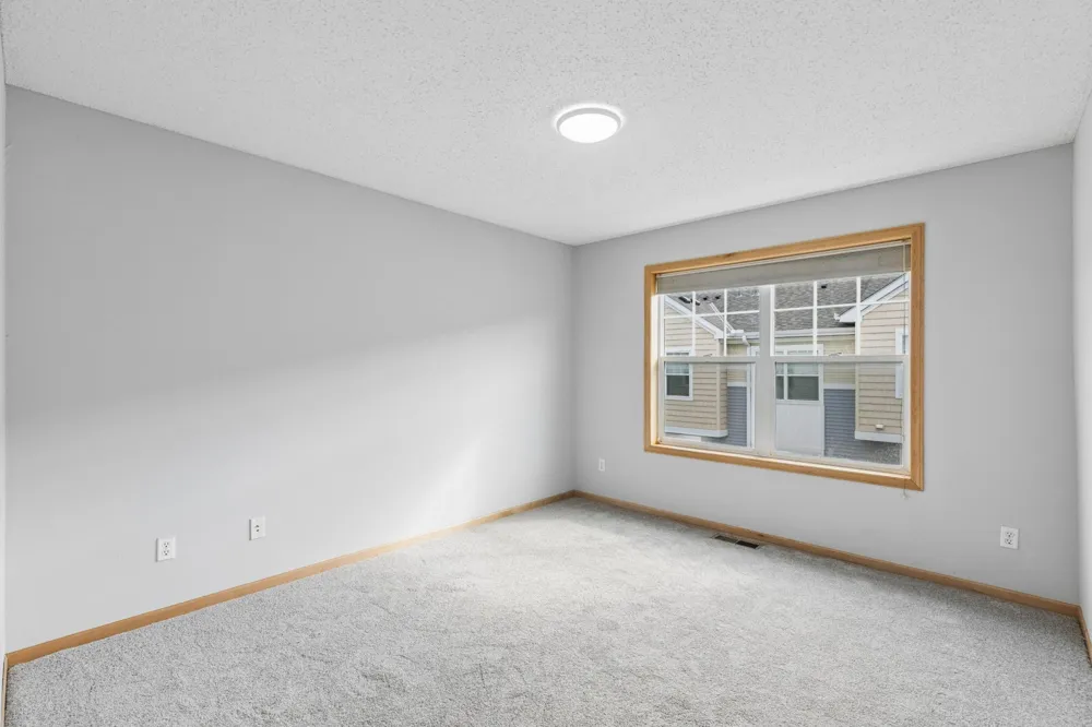 1662 Village Trail E #3 Maplewood, MN 55109