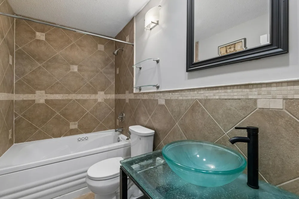 1662 Village Trail E #3 Maplewood, MN 55109