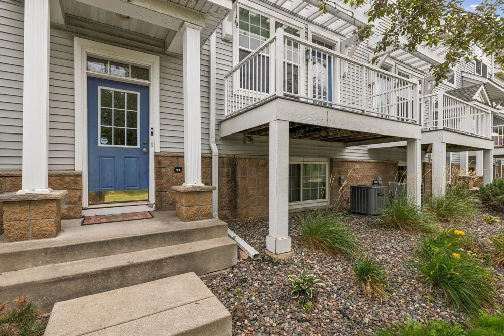 1662 Village Trail E #3 Maplewood, MN 55109