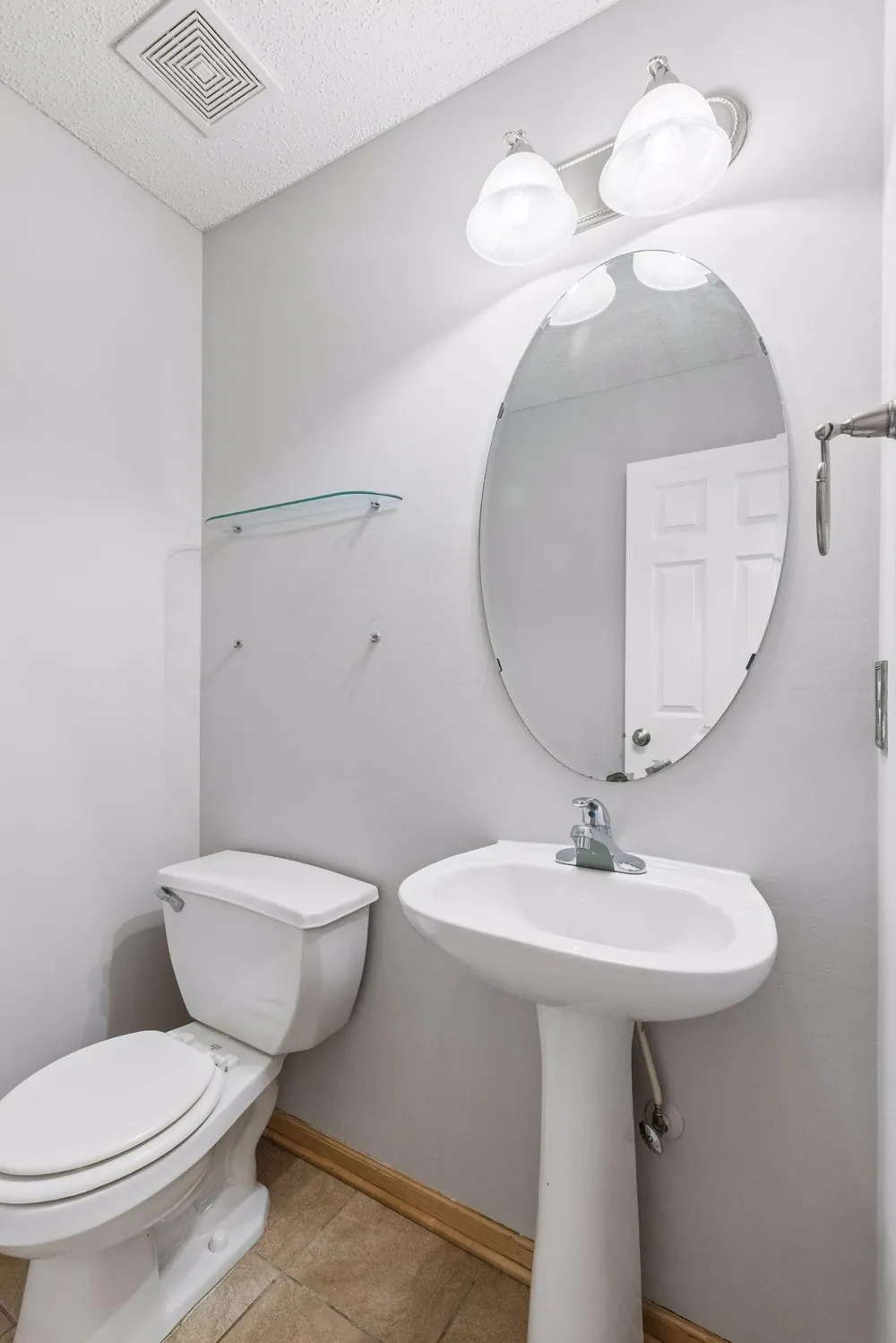 1662 Village Trail E #3 Maplewood, MN 55109